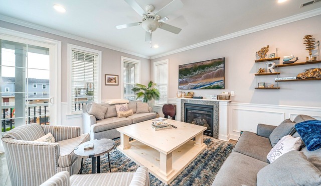 Heart of OCNJ! 5BR/4BA Beach Block Condo w/Elevator -Sleeps 16! in Ocean City