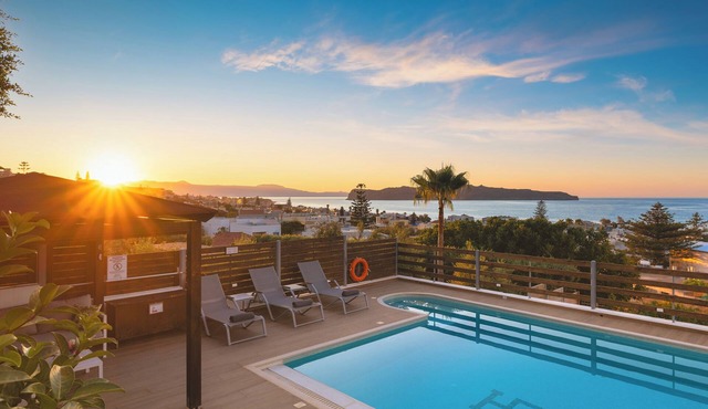 Heated pool & Sauna in Στάλος