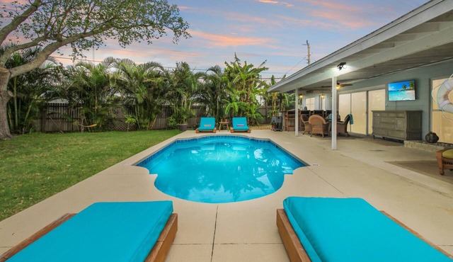 Heated Pool-Walk to Beach-Bikes-Beach Gear in Cocoa Beach