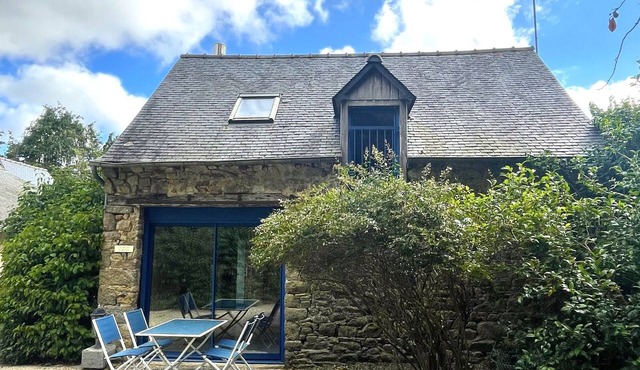 Holiday Home “La Maison du Pêcheur” with Shared Garden and Wi-Fi in Saint-Donan