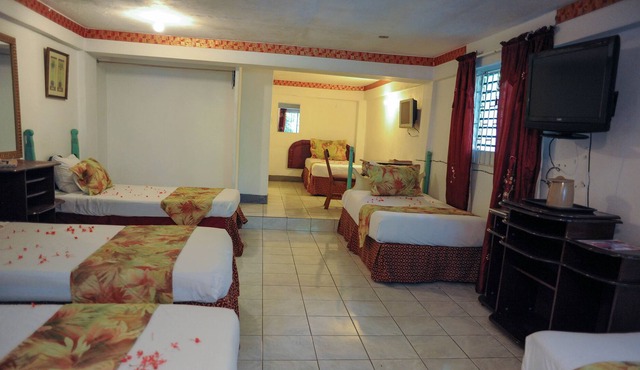 Hostel room 6 beds at Hotel Glorianna in Montego Bay