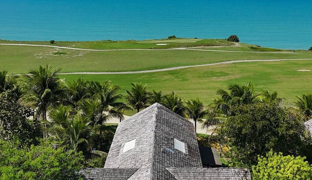 House 4 suites, swimming pool, views of the sea and golf course. Turtle Beach in Trancoso