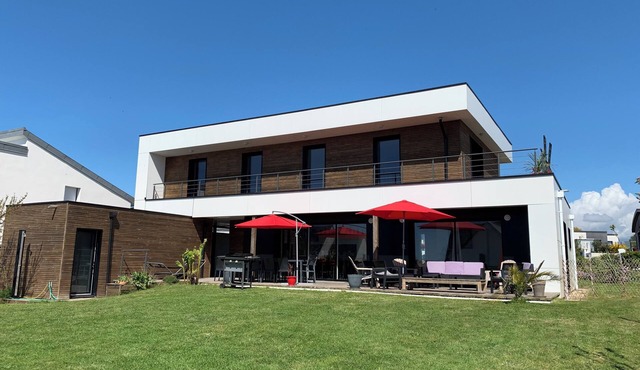 House sea view beach on foot large south-facing terrace plancha enclosed garden 5 parking spaces in Clohars-Carnoët