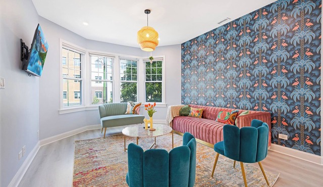 Huge Jungle Retreat w/Ping Pong + Huge Basement. Walk to Wrigley, Restaurants in Chicago