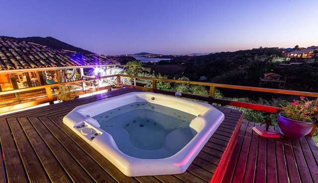 Ibiraquera Guest House: Beautiful Villa with pool and jacuzzi. in SC
