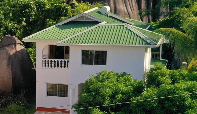 Josies Cottage - whole holiday home in Beau Vallon