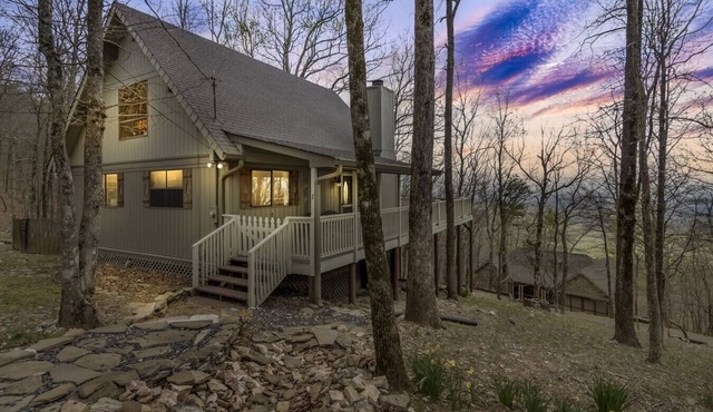 King Bed, Mountain Scenes, Hot Tub, Pet Friendly in Jasper