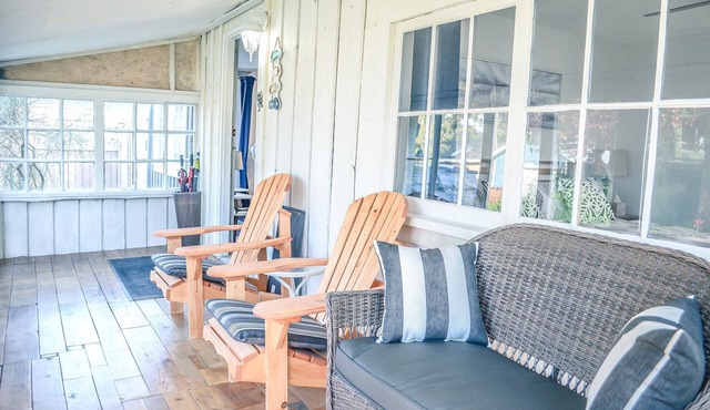 Kye Bay Pet Friendly Steps to Beach - Encl. Porch in Comox