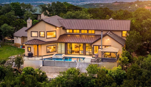 La Cresta: Luxury Hill Country Retreat with Private Pool & Amazing Views in Helotes