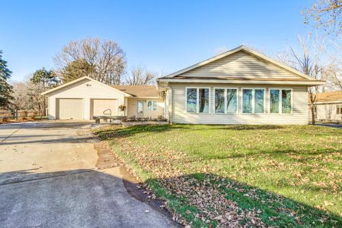 Lakefront Aitkin Home w/Sunroom: Walk to Beach! in Garrison