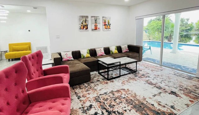 Lakefront home with private pool near Miami in Miramar
