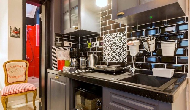 Large Design Flat -4Bdrm- 4Bth -1st FL in Istanbul