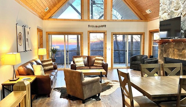 Live the High Life! UNBELIEVABLE VIEWS, Hot Tub, Pup Friendly! in Jasper