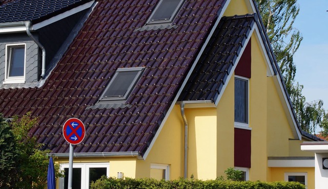 Living on three levels - 2.5 room semi-detached house with terrace and private access in Lübeck