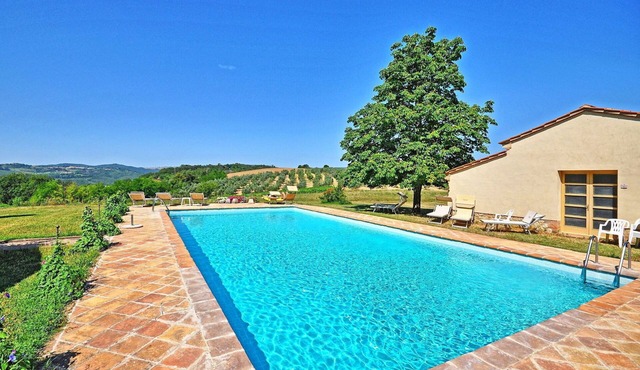 Lovely apartment for 4 people with pool, WIFI, A/C, TV and panoramic view in San Gimignano