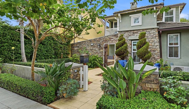 Luxurious 4BR Home steps from Beach-Big Hot Tub,Fire Pit,AC,Bikes, 2 King Beds in La Jolla