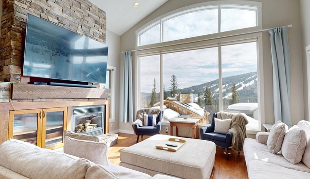 Luxurious, Village Center Home! in Sun Peaks