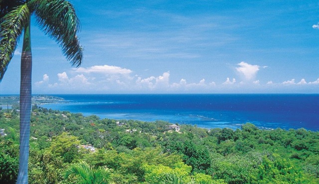 Luxury 3 bedroom private villa located in the stunning Montego Bay in Montego Bay