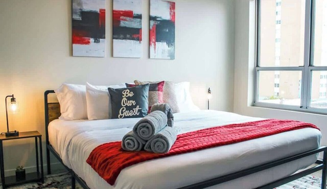 Luxury Studio w/Golf Sim, Rooftop, Gym, Pool in Louisville