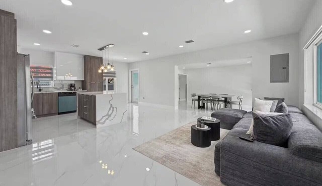 Luxury Villa Near Brickell Downtown | sleeps 7 in Miami