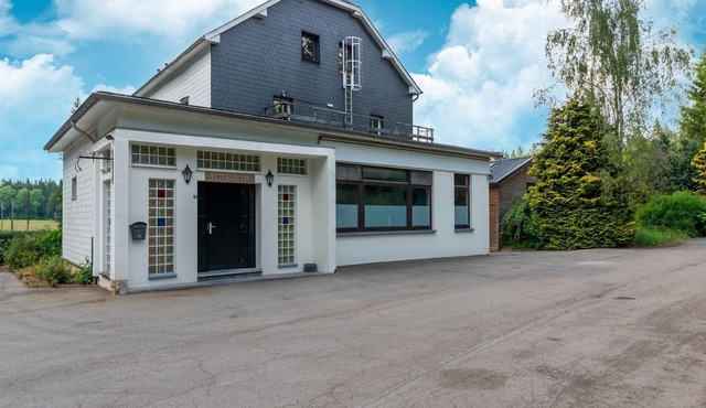 Mansion with Pool & Bar in Bullange