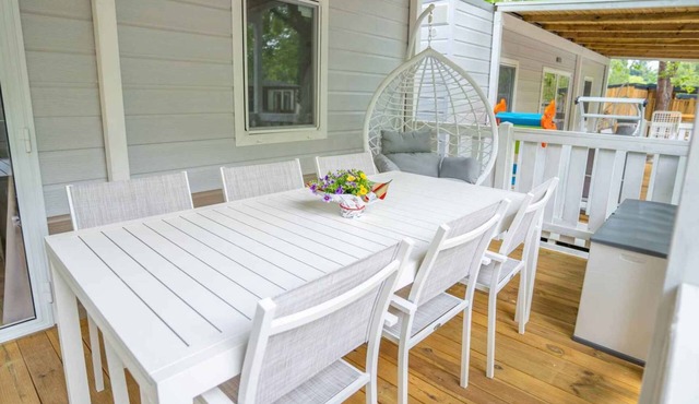 Mobile home with air conditioning, terrace and water park in Peschiera del Garda