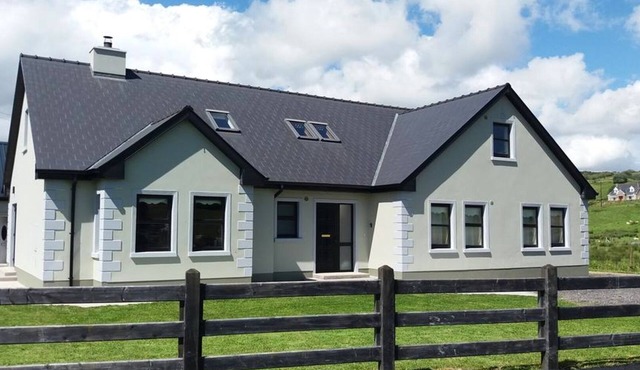 ★ Modern House | Countryside Views | Playground ★ in Donegal