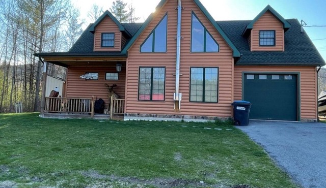 Moose Lodge - Rustic and Cozy in Ticonderoga