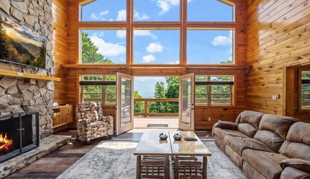 Mountain Hideaway: Hot Tub » Theater » Pool Table in Gatlinburg