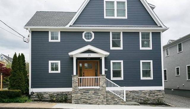 Newly built 5 star house in the heart of Newport's Yachting Village in Newport