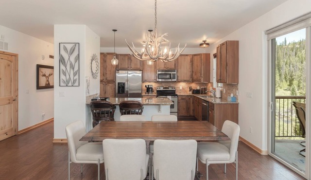 Newly Updated TopFlr Views Of FootHills River Private Balcony Hideaway Park in winter park