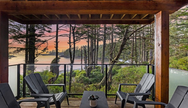 Ocean Views from 2 Decks! Beachfront ⎮ Amphitrite in Ucluelet