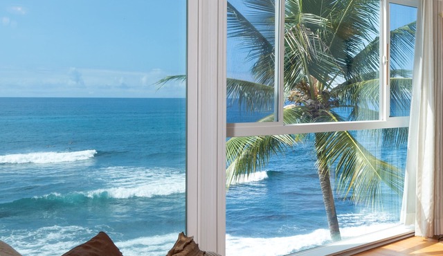 Oceanfront Penthouse, As Close As You Can Stay To Ocean, Stunning Views, A/C! in Kailua-Kona