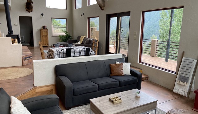 Open, Airy Mountaintop Home in Carbondale