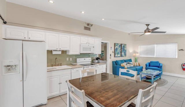 P38 - Charming 1 bedroom, waterfront duplex with private hot tub. Cabana Club membership included! in Key Colony Beach