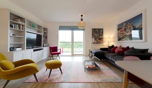Pass the Keys | Stunning and Spacious Modern Flat - Own Car Park in Cambridge