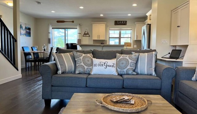 Perfect Mt. View Townhouse | Garage | Deck | BBQ in Invermere
