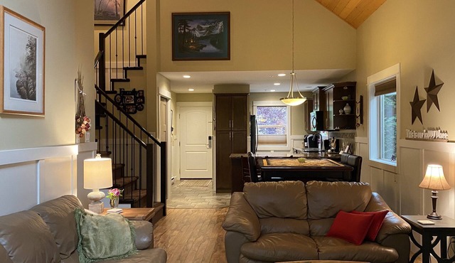 Pet Friendly 2 bedroom plus loft, in Parksville's beautiful resort area in Parksville
