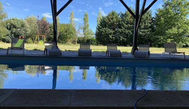 Pleasant country house with private heated pool in Piseux
