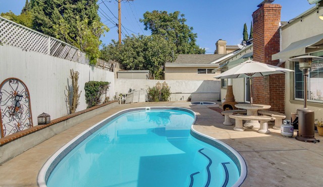 Pool Home < 1 Mi to Universal & 26 Mi to Stadium in Studio City