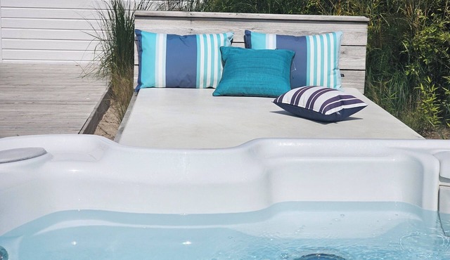 POOL & SPA - 5-Star ⭐️ Architect-Designed Villa at Amiets Beach in Cléder in Cléder