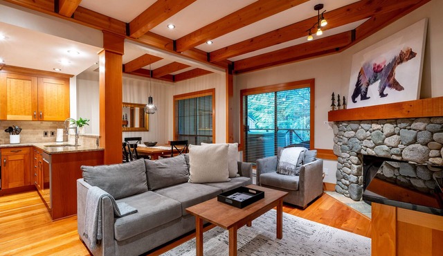 Prime Location 3BR + Den | Hot Tub | Garage | Walk to Slopes in Whistler