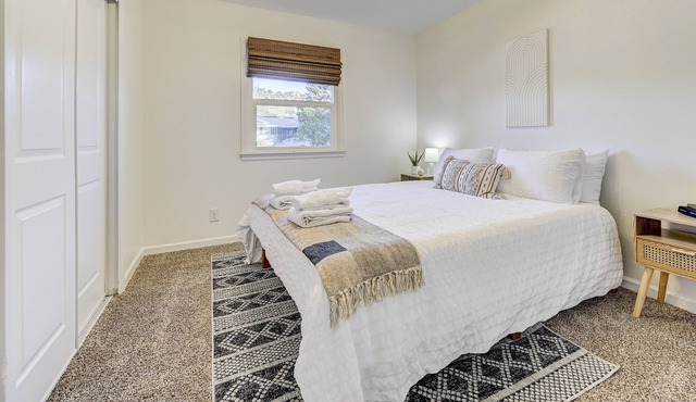 Private Room in Shared Executive Travel Home Near Hospitals & Garden of Gods! in Colorado Springs