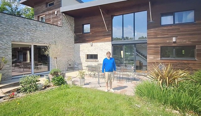 Samagestia, a spacious vacation rental with an indoor pool, sauna, and spa, 15 minutes north of Rennes in Saint-Médard-sur-Ille