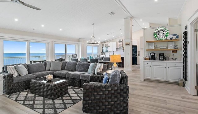 Sandy Cheeks Home, Game Room & Oceanfront Deck in Ponte Vedra Beach