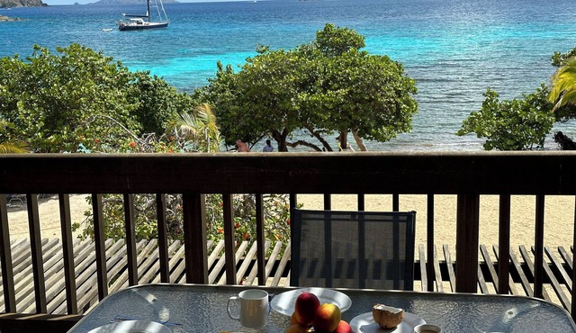Sapphire Outlook Villa : Beachfront 2-story Top Floor Villa on Sapphire Beach in St. Thomas