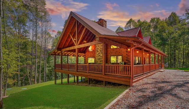 Scarlet Ridge - 6BR/3BA - walking distance to Old Man's Cave in Logan