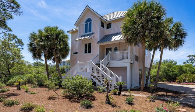 Secluded 4BR/3.5BA, inside St. George Plantation in St. George Island
