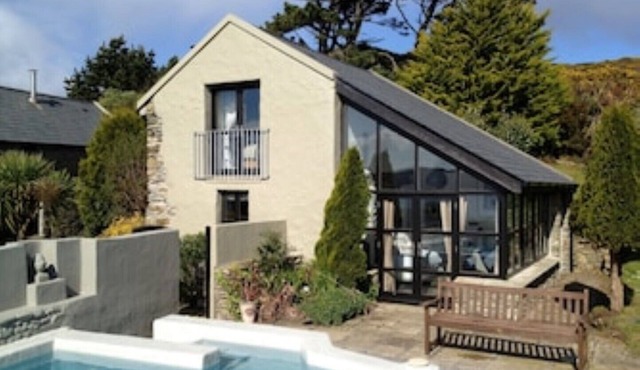 Sheep's Head Barn Conversion Overlooking Dunmanus Bay in CO