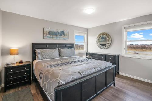 Single Level Vineyard Home | 6 PPL | Pet Friendly in Niagara-on-the-Lake
